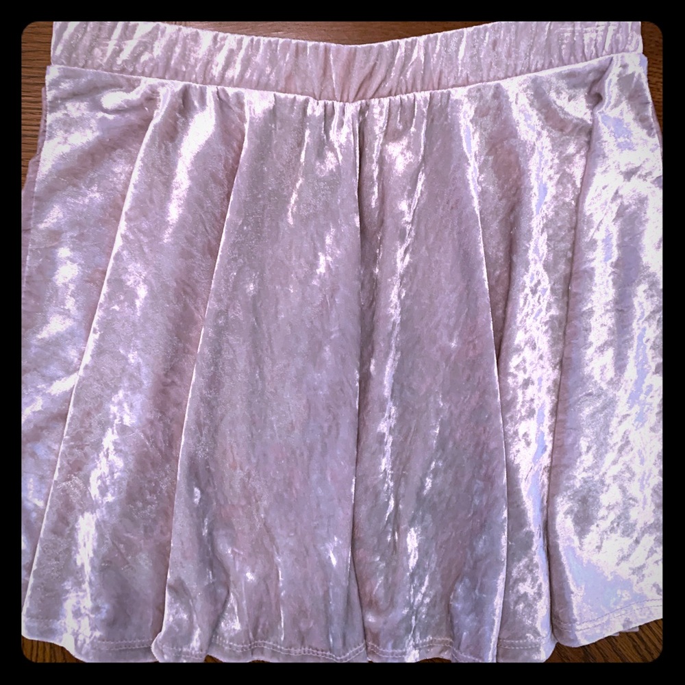 💐3/$10💐Silver velvet mini skirt